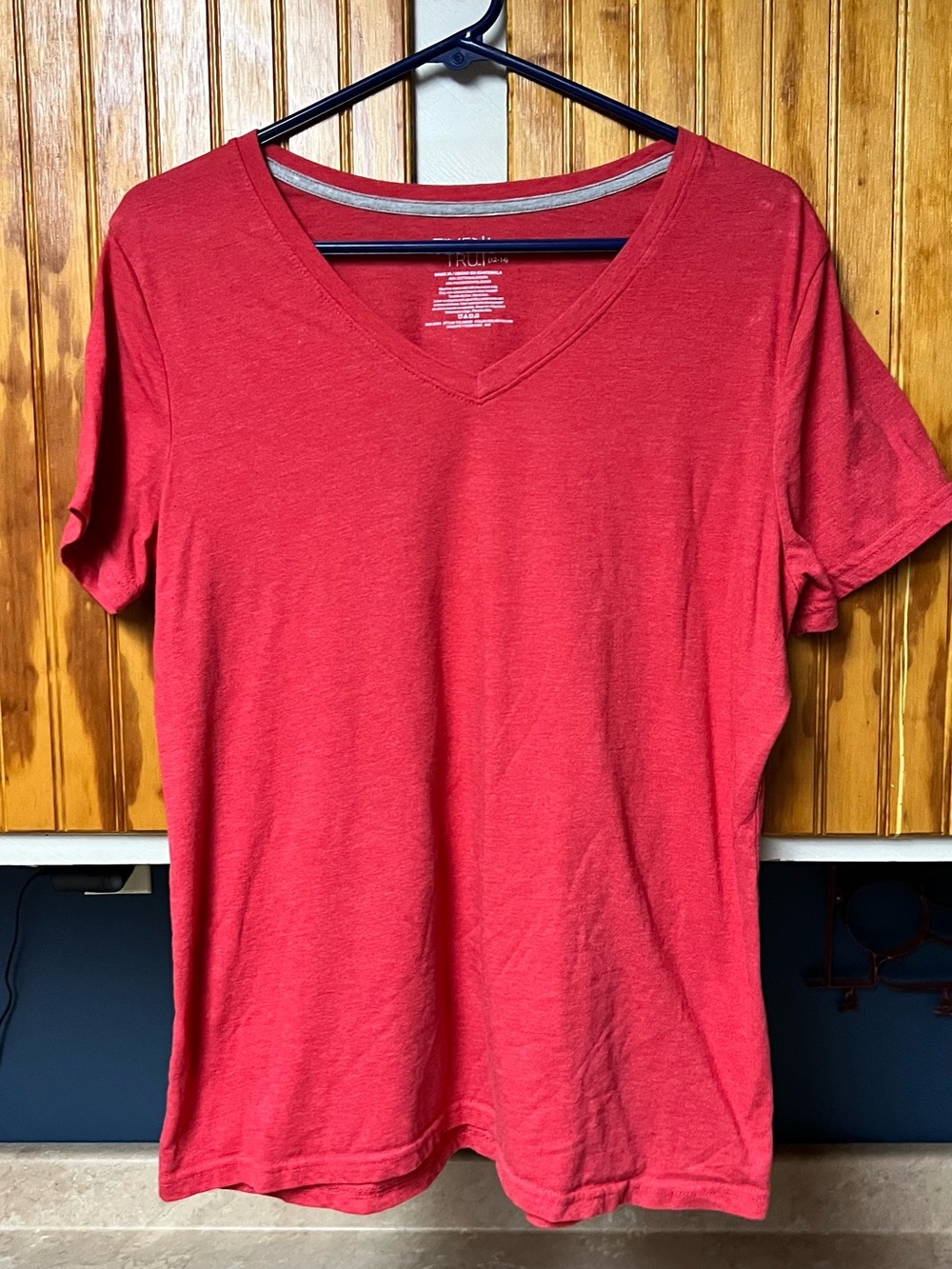 Womens Time and Tru V-Neck Tee in Red L
